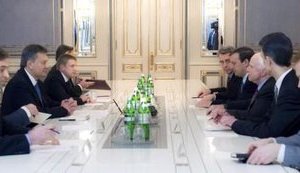 Янукович готовится отправить в отставку трех министров, - СМИ