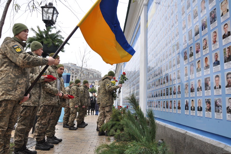 С легендарным волонтером Сергеем Максимцом простились в Киеве 49