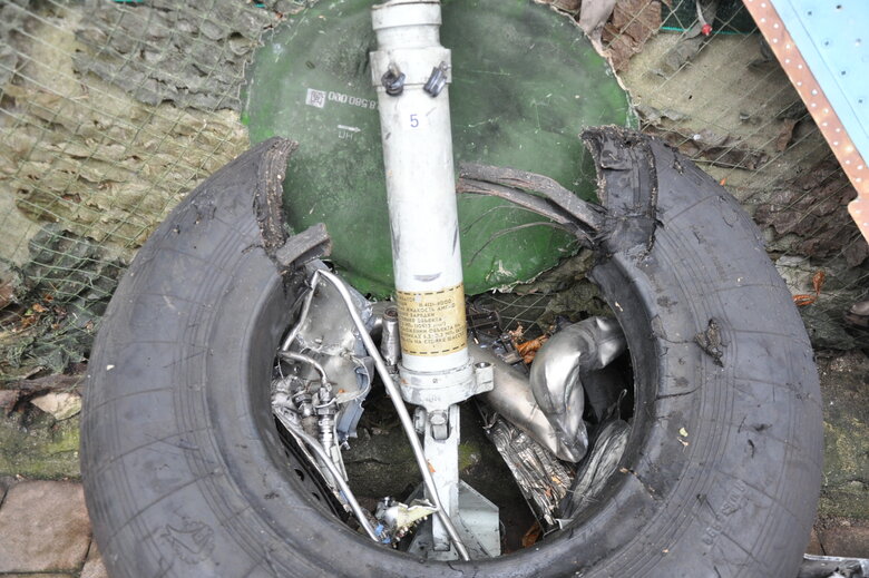 Кресло-катапульта, образцы снарядов и личные вещи рашистов: На Андреевском спуске открылась благотворительная выставка Спротив-2022 06 Кресло-катапульта, образцы снарядов и личные вещи рашистов: На Андреевском спуске открылась благотворительная выставка Спротив-2022 06