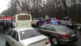 Митингующие перекрыли Одесскую трассу под Киевом: требуют вернуть стадион в собственность громады. ВИДЕО+ФОТОрепортаж