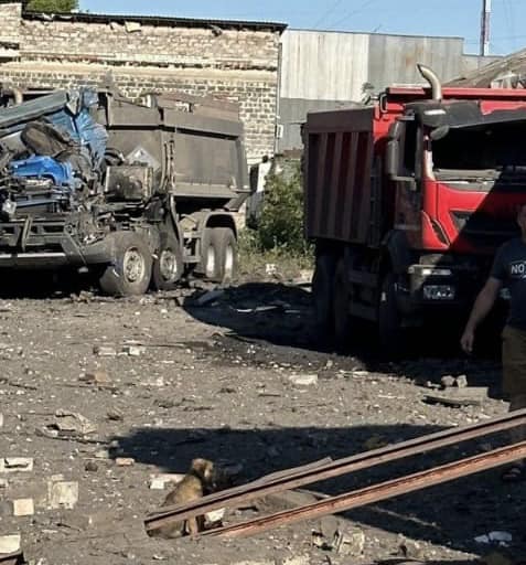 Ворог завдав удару по промисловому підприємству в Краматорську, пошкоджено виробничі приміщення та автомобілі, - мер Гончаренко 02