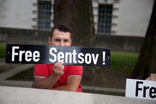 Велика Британія підтримує акцію #SaveOlegSentsov із закликом звільнити українських вязнів Кремля, - посольство 04