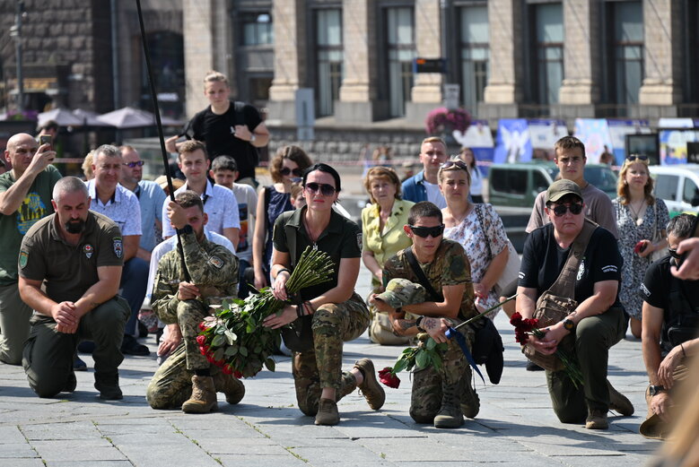 Із полковником, депутатом Київради від ЄС Сергієм Ільницьким (Сокіл), який загинув у бою проти рашистів у лавах піхоти 28 ОМБр, попрощалися в Києві 49