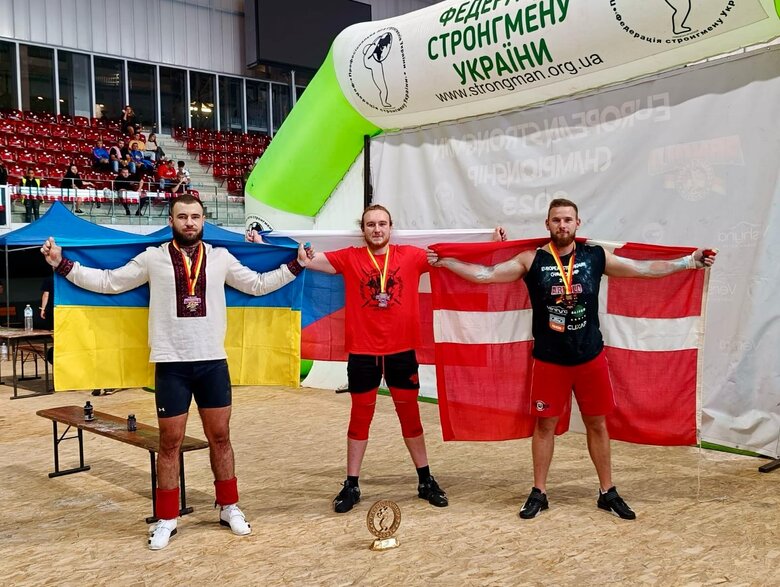 Ukrainian veterans set strongman world record 06