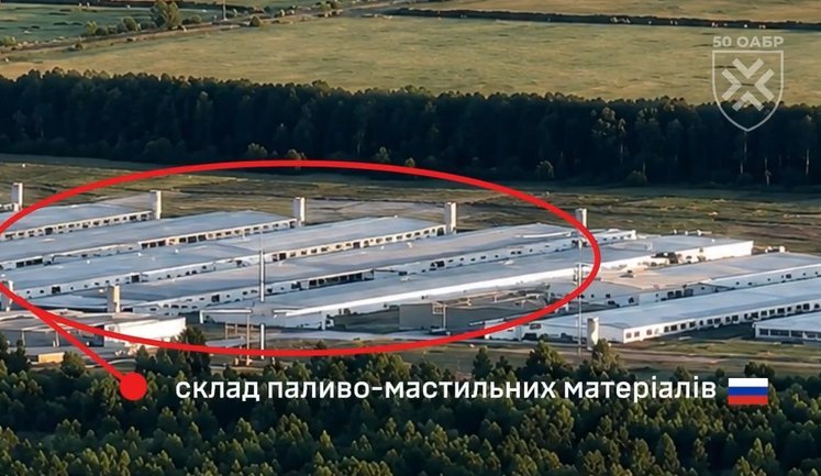 Українські артилеристи 50-ї бригади показали знищення складу пального окупантів із САУ "Богдана". ВIДЕО