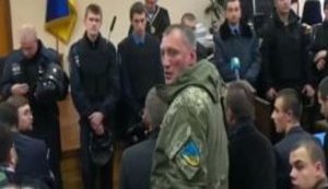 "Чого зуби скалиш? Чому не на фронті, бл#дь?", - засідання суду в справі про заворушення під Радою 31 серпня перенесли через неявку адвокатів трьох підозрюваних. ВІДЕО
