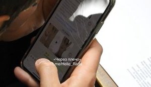 "Слуга народу" Холодов розглядав на засіданні Ради фотографії оголених дівчат. ВІДЕО+ФОТОрепортаж