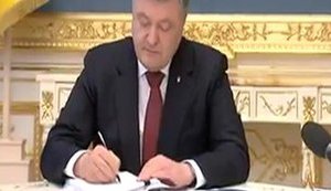 Порошенко подписал изменения в госбюджет. ВИДЕО