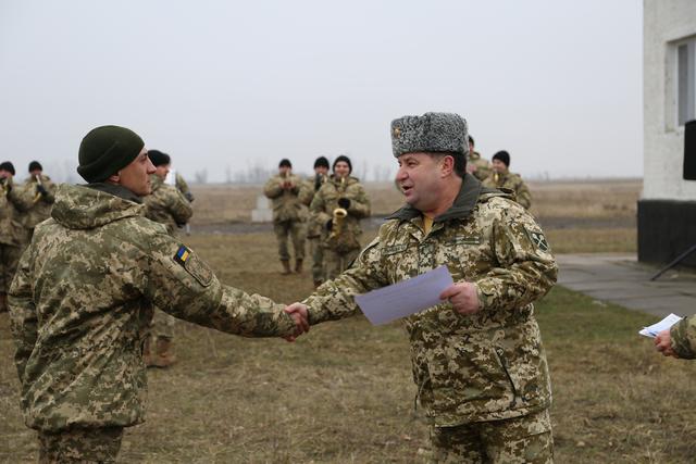 Полторак вручил награды военнослужащим 53 отдельной мехбригады 08 Полторак вручил награды военнослужащим 53 отдельной мехбригады 08