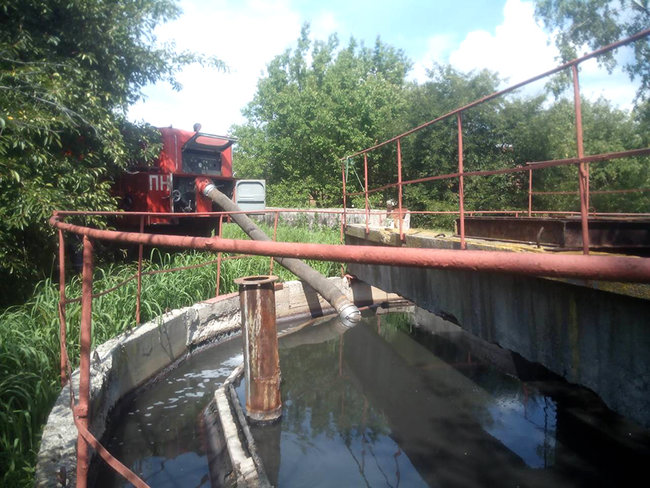 Рятувальники продовжують гасити пожежу на звалищі твердих побутових відходів у Полтавській області, - ДСНС 02