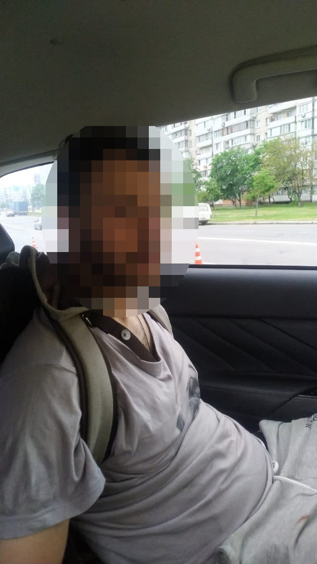 В Киеве мужчина бросил в троллейбус бутылку с зажигательной смесью, женщина-пассажир госпитализирована, - полиция 02