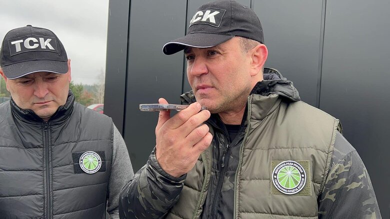 Слуга народу Тищенко виготовив спеціальну уніформу для тимчасової слідчої комісії ВР на кшталт правоохоронної 01