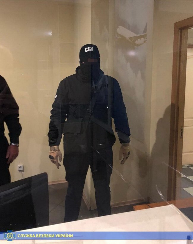 Контрафакт і мотлох за 15 млн гривень: контррозвідка СБУ запобігла використанню неякісного обладнання для ремонту військових літаків 02