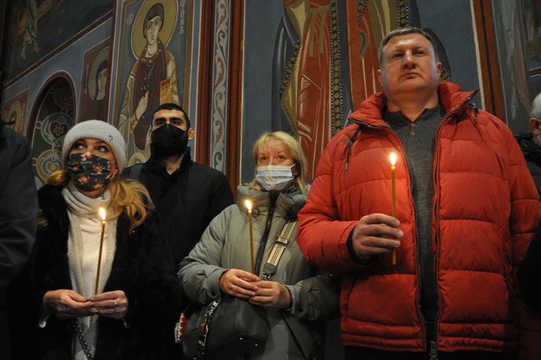 У Києві відбулась панахида за загиблими захисниками Донецького аеропорту 20 У Києві відбулась панахида за загиблими захисниками Донецького аеропорту 20
