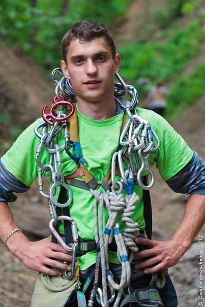 Украинского воина Руслана Дейнеку, погибшего в августе 2014 года, перезахоронят на Харьковщине 01