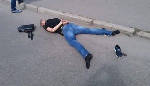Групу рекетирів нейтралізовано у Харкові. Під час затримання один із підозрюваних дістав бойову гранату і був ліквідований, - СБУ. ВІДЕО+ФОТОрепортаж