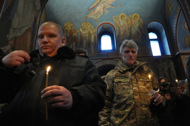 Епіфаній провів панахиду за полеглими в ДАПі воїнами: З великої любові пішли захищати свою Богом дану землю 06 Епіфаній провів панахиду за полеглими в ДАПі воїнами: З великої любові пішли захищати свою Богом дану землю 06