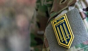 Золоті мечі на шевронах ССО АЗОВ.