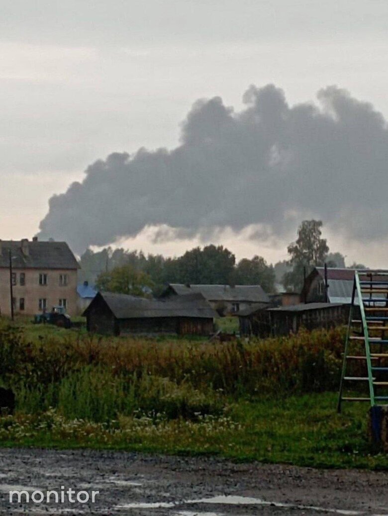 Міноборони РФ заявило про атаку українського БпЛА на військовий аеродром у Новгородській області: Пошкоджено літак 01