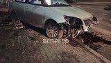 Водитель столичного такси умер за рулем - его Skoda вылетела на тротуар. ВИДЕО+ФОТОрепортаж