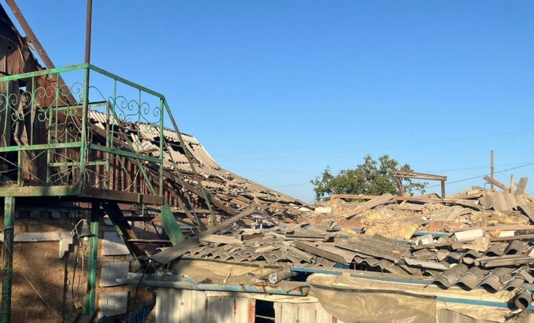 Місце влучання російського снаряду на Нікопольщині