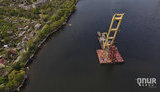 При строительстве моста через Днепр в Запорожье повредили один из самых мощных плавучих кранов Европы. ФОТО