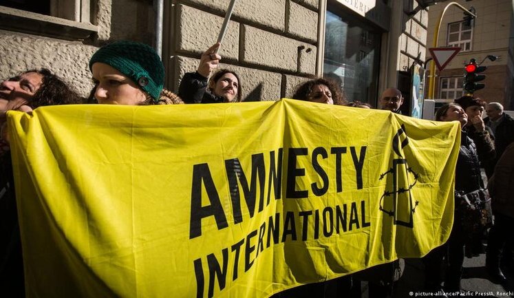 Аmnesty International звинуватила ЗСУ в порушенні правил війни: В МЗС заявили, що організація створює "фальшивий баланс між злочинцем і жертвою"