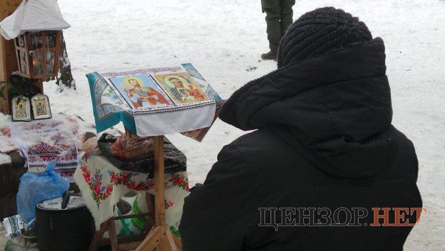 Верующие УПЦ МП пришли молиться под Раду 16