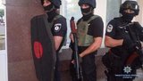 Зловмисник, затриманий після стрілянини та вбивства в Черкасах, перебуває в лікарні під цілодобовим конвоєм, - Князєв. ФОТОрепортаж