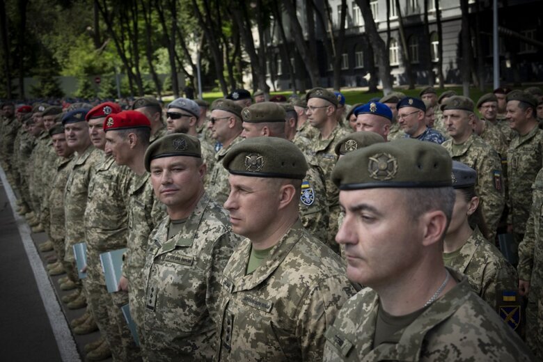 Вручення дипломів в Національному університеті оборони