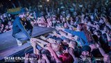 "Самая большая украинская демонстрация" - концерт-"триллер" Вакарчука с сорванным голосом в Лисичанске