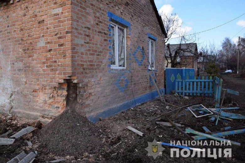 Окупанти обстріляли дитсадок у Зеленопіллі. У Миколаївці поранено мирну жительку 02