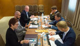 Росія уникає міжнародних переговорів з відновлення територіальної цілісності України, тому що має намір продовжувати агресію, - Яценюк на зустрічі з Волкером