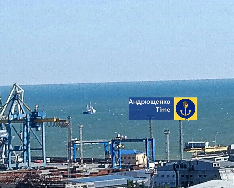 Танкер РФ у порту Маріуполя