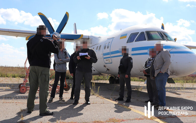 Суд арештував літак АН-140-100, який підприємець-зрадник планував передати росіянам після захоплення південних областей, - ДБР 02