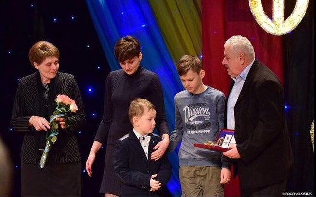 Сослуживцы о погибшем командире роты из 72-й бригады Леониде Дергаче: С Леней было человек 15, и они отбились от трех диверсионных групп! Противник дважды приходил забирать своих убитых 02 Сослуживцы о погибшем командире роты из 72-й бригады Леониде Дергаче: С Леней было человек 15, и они отбились от трех диверсионных групп! Противник дважды приходил забирать своих убитых 02