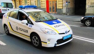 Police officer in Kyiv swore at man with reservation and shoved him into TCR car: internal investigation has been launched. VIDEO