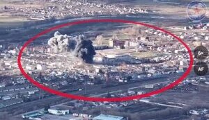 Российский пилот попал авиабомбой в школу №2 в Судже на Курщине. ВИДЕО