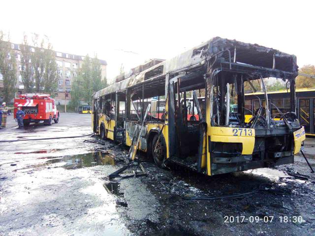 Займання тролейбуса ліквідовано в Києві, - ДСНС 02 Займання тролейбуса ліквідовано в Києві, - ДСНС 02
