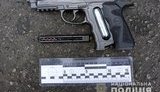 Столичні правоохоронці затримали водія, який намагався вирішити дорожній конфлікт стріляниною. ФОТОрепортаж