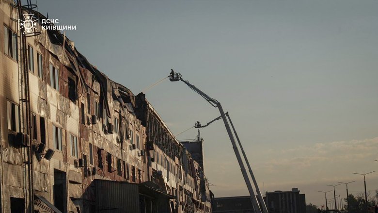 ДСНС завершила ліквідацію масштабної пожежі після російської атаки на Київщину