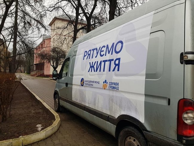 Порошенко передав кисневі концентратори в лікарню Торецька 02