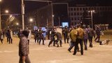"Хотите так жить дальше? Сидите дома"