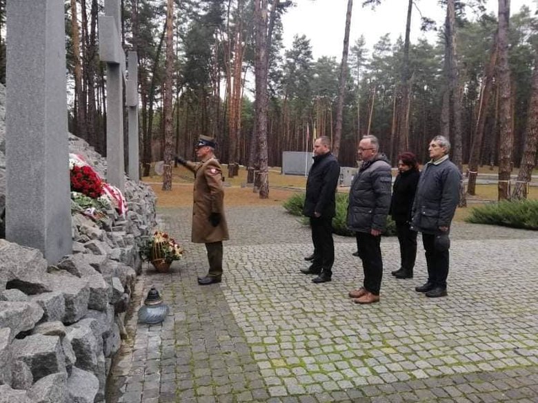 Голова Інституту нацпамяті Польщі Навроцький прибув з візитом до Києва і уникає зустрічі з українськими колегами. Це черговий скандал, - історик Зінченко 03