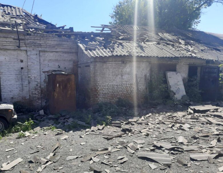 Росіяни знову обстріляли Нікополь: пошкоджено гімназію та спортшколу, один приватний будинок повністю зруйнований 05