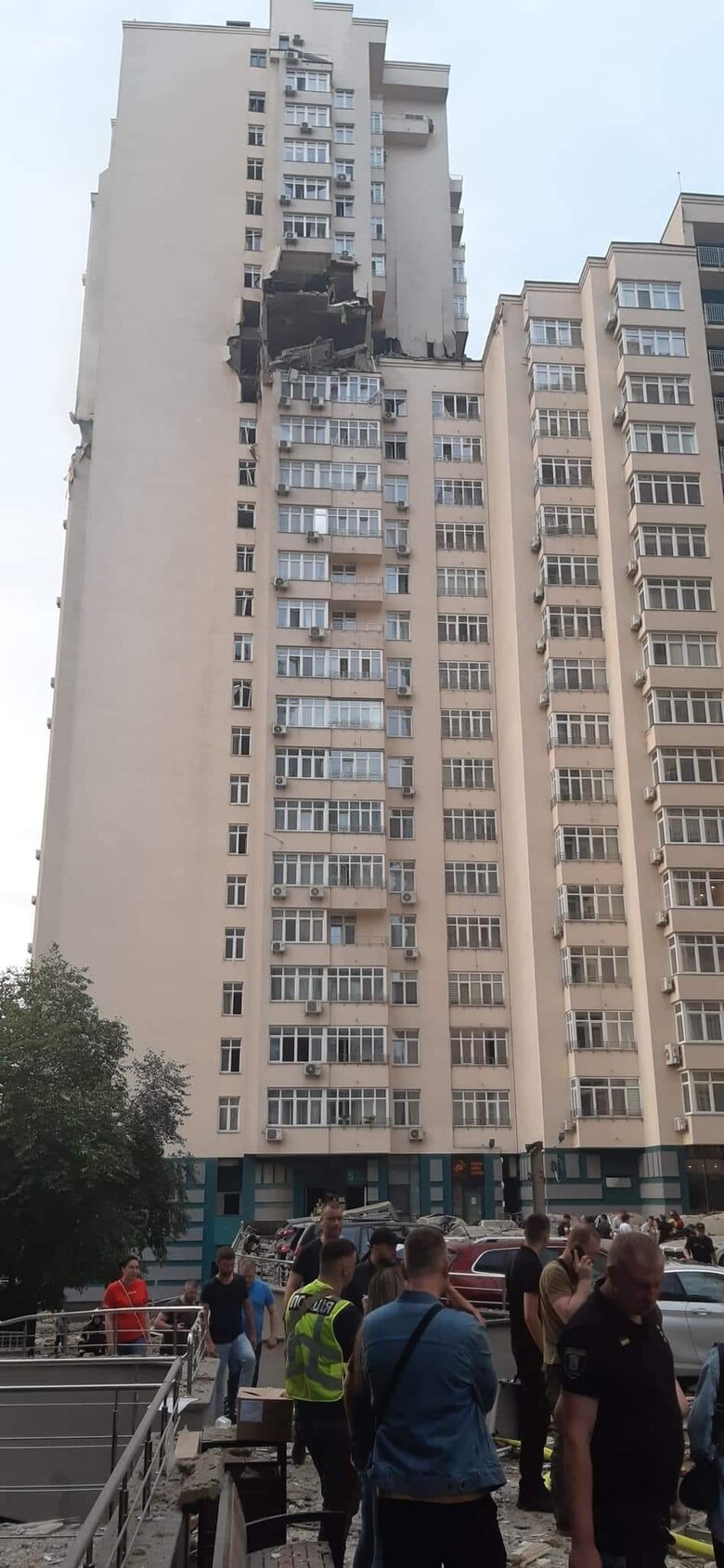 Наслідки нічної масованої ракетної атаки на Київ 05