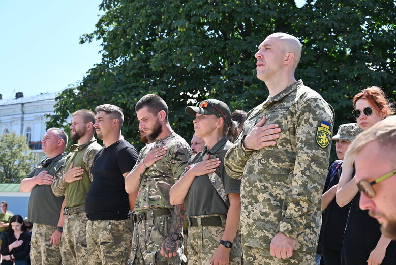 Із загиблим сержантом 68-ї ОЄБр Антоном Усовським попрощалися у Михайлівському Соборі 43