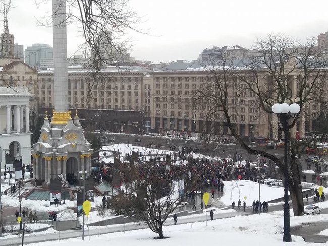 У центрі Києва відбулась акція Кава на Майдані, учасників пригощали тортами та цукерками 23