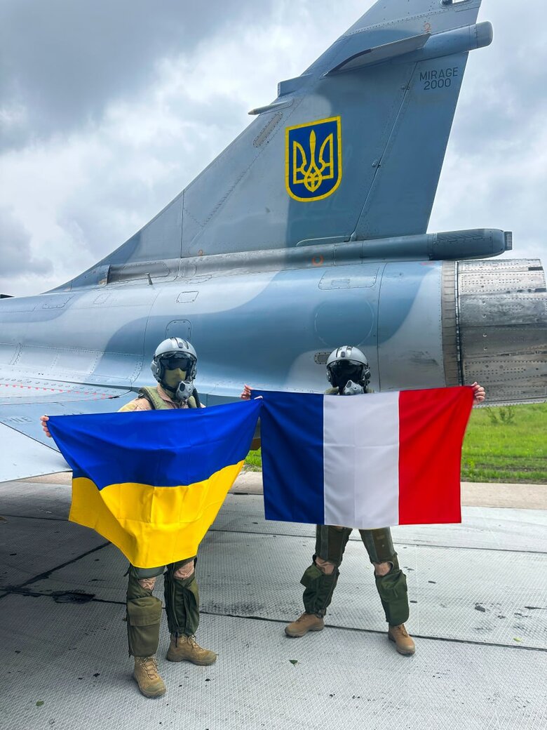 Mirage 2000 совершили полет над Черным морем в поддержку Украины