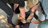 СБУ в Маріуполі знешкодила банду рекетирів, яка обкладала "даниною" місцевих автоперевізників. ФОТОрепортаж